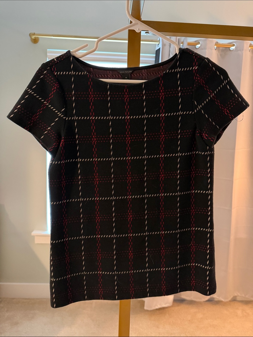 Ann Taylor Black Short Sleeve Windowpane Sweater Top with Red and White Accents
